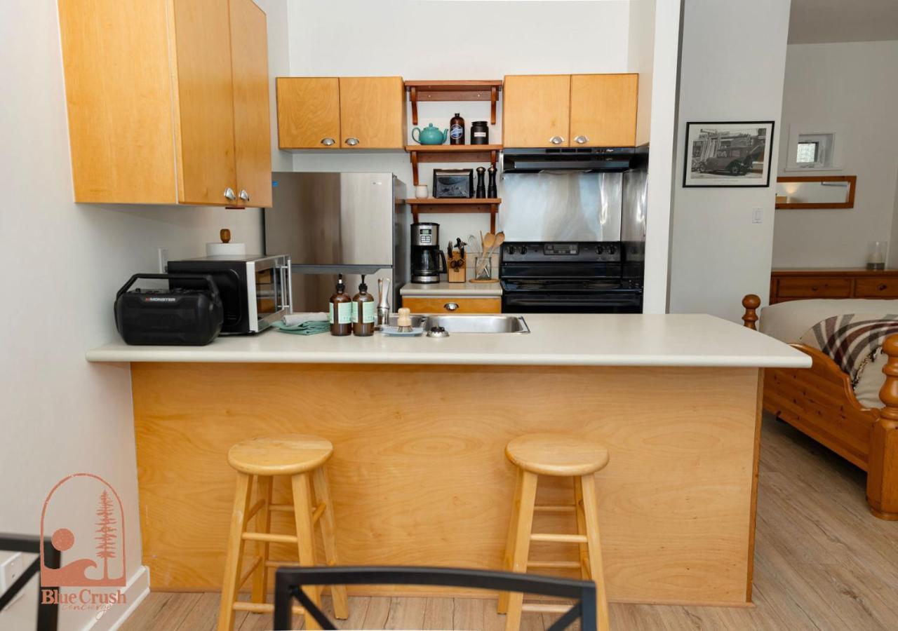 Wave Haven Waterfront Condo Hotel 토피노 외부 사진