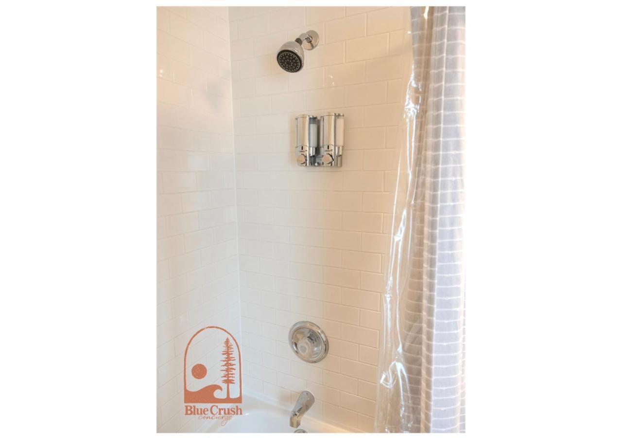 Wave Haven Waterfront Condo Hotel 토피노 외부 사진